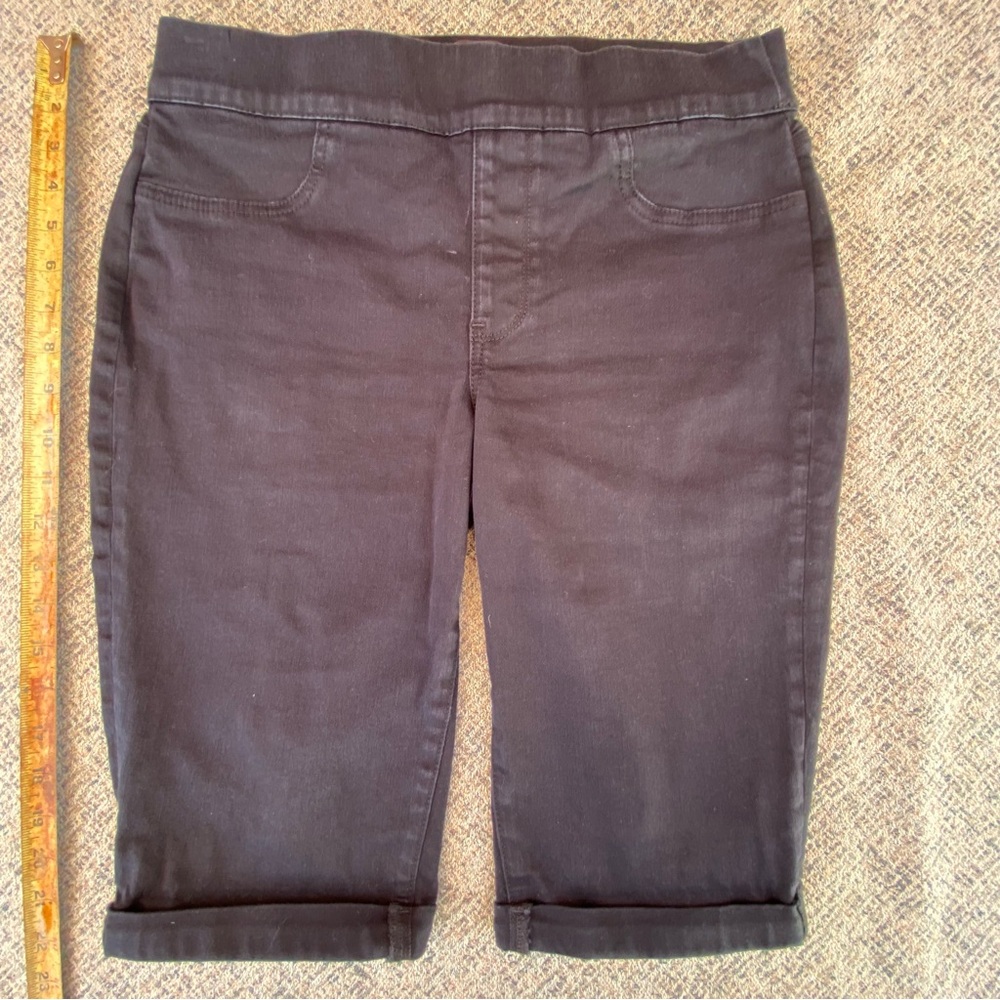NYDJ Women’s size 6 28 Black Bermuda Pull on Shorts Stretch Waist High Rise